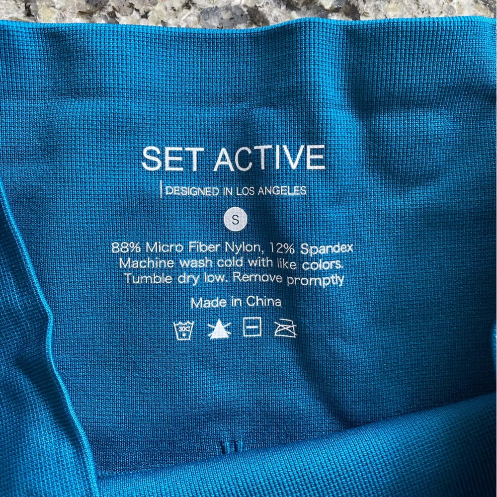 Set Active Shorts - Picture 2 of 3